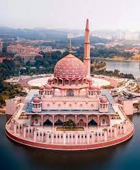 Masjid yang terletak di jantung alor star ini masuk ke dalam masjid termegah dan tertua di malaysia. Muslim Culture On Twitter Putra Masjid Or Pink Mosque Malaysia Constructed With Rose Tinted Granite And Can Accommodate Up To 15 000 Worshippers Justin Lang Https T Co Ls8icbzvee