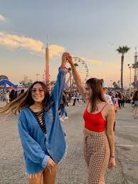 Alpha Phi UCI على X: We cant be hand-to-hand, but we will always be ❤️  to❤️. Seniors: we love you girls and the impact each of you have made on  this chapter.