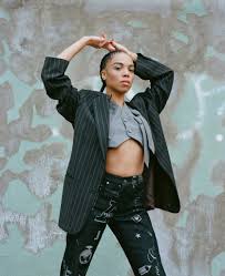 From a young age, thompson appeared in several shakespeare productions, showing an. Zsela Sings Moody Ballads For The Fashion And Art Set The New York Times