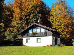 Die angebotenen wohnimmobilien teilen sich auf in 17 mietwohnungen bzw. Haus Zum Verkauf Lohbichlweg 6 83080 Oberaudorf Rosenheim Kreis Mapio Net