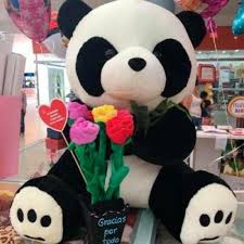 Osos de peluche para niños, de un tamaño grande o gigante para decorar o regalar en san valentin, cumpleaños, navidad o.a los niños les encantan los osos de peluche y son un buen complemento para introducirlos en sus parques infantiles para que se entretengan jugando con ellos. Pin De Elvis Portillito Moreno En Panda Pandas Peluches Osos De Peluche Gigantes Oso Panda Peluche
