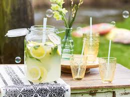 Zitronenlimonade Selber Machen So Geht S Mit Bildern Zitronen Limonade Limonade Selber Machen