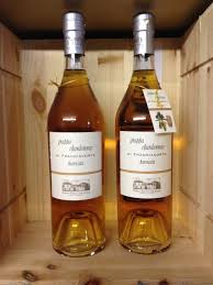 Ottenuta da uve chardonnay della franciacorta, questa prestigiosa grappa si distingue per la complessa varietà di profumi nobili acquisiti con il lungo affinamento in rovere. Grappa Barricata Franciacorta Good Things From Italy Le Cose Buone D Italia Wine Bottle Grappa Italian Drinks