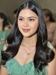 hermusicofficial and hermakeup content