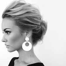 Elegant And Classy Loose Natural Up Do 60s Style Medium Hair Styles Easy Updo Hairstyles Hair Lengths