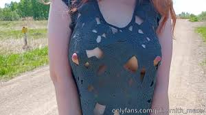 你想要更多类似衣服的视频吗？