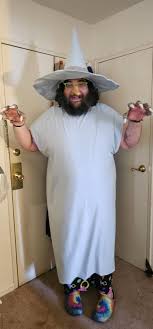 Cerco feedback sul mio cosplay di Kevin, sì lo so che i pantaloni e le  scarpe sono sbagliati : r/huntertheparenting