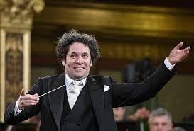 Gustavo dudamel，委内瑞拉指挥家，现任洛杉矶爱乐乐团音乐总监及瑞典哥德堡交响乐团指挥。 小组标签 dudamel gustavo.dudamel conductor 杜达梅尔 指挥. Dudamel Is Finalising His Paris Salary Slipped Discslipped Disc The Inside Track On Classical Music And Related Cultures By Norman Lebrecht