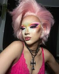 Been thinking about this makeup A LOT lately👀👀 • • • • #makeup #drag  #dragmakeup #mug #iconic