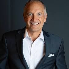 Luan Cox's Instagram, Twitter & Facebook