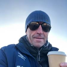 Can people give me ideas please where to go for some dinner