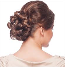 Curly short hair + flower crown. Maharashtrian Bridal Hairstyles 8 Perfect Marathi Hair Styles