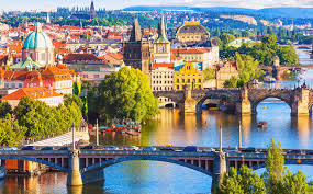 La republica checa forma parte de la unin europea pero no utilizan el euro, su moneda es la la republica checa se encuentra ubicada en el centro del continente europeo. Que Ver En Praga La Capital De Cuento De Republica Checa Bekia Viajes