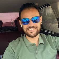 كيكة البيتزا تتكون من 4 أدوار كل دور حشو مختلف مع الموتزاريلا والحشو عباره  عن فراخ سجق سوسيس سلامي