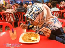 It starts off with a very high heat wok, then a swirl. Layan Sany Char Koay Teow Ckt Di Tasik Titiwangsa Iafoodhunter