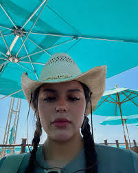 Vanessa Delarosa's Instagram, Twitter & Facebook