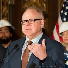 Tim Walz. Kim jest kandydat na wiceprezydenta USA?