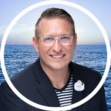 Yesterday, I worked my Xtras shift at Hulk, and it was such a great  opportunity for those of us outside of park operations to really see things  from the inside. The biggest