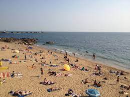 The beach itself isn't the greatest, but then you have to head out of porto to find really nice Praia Dos Ingleses Porto