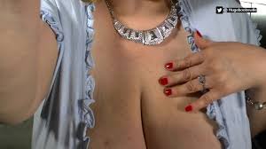 Hugeboobswife – Smashing A Tiny Pervert Little Man ❤️ Giantess.Porn