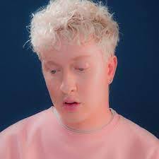 Allison Predmore's Instagram, Twitter & Facebook