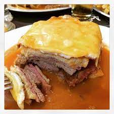 A francesinha é o mais famoso prato do porto apesar de não ser o mais tradicional. Melhor Francesinha Picture Of Confeitaria Vilhena Porto Tripadvisor