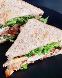 Le Club Sandwich Ou Le Seul Sandwich Quon Retrouve Dans Des Restaurants Chics Je Me Suis Rgale Le Prparer Maison Poulet Grill Club Sandwich Food Sandwiches