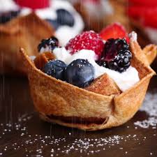 These Tortilla Dessert Cups Are Little Bites Of Perfection Video Video Recettes De Cuisine Cuisine Et Boissons Gateaux Et Desserts