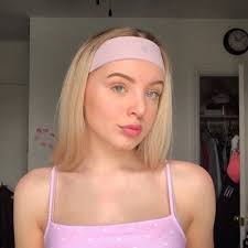 Rose Connelly's Instagram, Twitter & Facebook