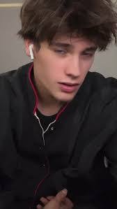 Damian Sinclair's Instagram, Twitter & Facebook