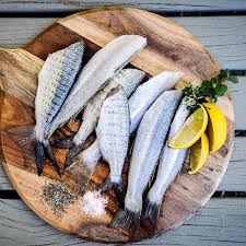 1 kg ikan mas (bisa juga ikan nila, ikan mujair, ikan gurame, atau ikan patin) 2 batang serai, memarkan, iris kasar 8 lembar daun salam daun pisang untuk membungkus bumbu, haluskan. 3 Cara Menyimpan Ikan Tanpa Dimasukkan Kulkas Agar Tetap Segar Hot Liputan6 Com