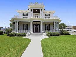 770 Jackson St Biloxi Ms 39530 Mls 321387 Zillow House Balcony Design House Structure Design Bungalow House Design