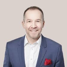 Perry Feldman's Instagram, Twitter & Facebook