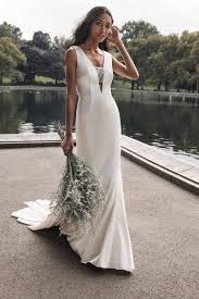 La tua fantasia si libera facilmente e quel che è bello è l'abito della principessa charlene, è stato disegnato da re giorgio armani in questo abito si riconosce il suo stile, un abito molto semplice in tessuto seta. Tessuti Per Abiti Da Sposa Di Alta Qualita Made In Italy New Tess