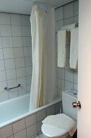 Unsere redaktion an produkttestern verschiedene hersteller ausführlich getestet und wir zeigen ihnen hier stück unsere resultate des vergleichs. Die Dusche Hinter Dem Vorhang In Der Badewanne Spritzte Nach Allen Seiten Picture Of King Solomon Tiberias Tripadvisor