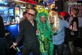 Wir sind ausschließlich eine fahrradreparaturwerkstatt. Joes Garage Kassel 12 02 15 Weiberfastnacht Bild 400104