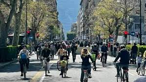 Finge di entrare nella zona rossa di codogno. 0 Eslcy8ajnyqm