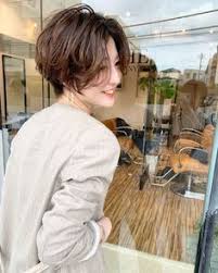 やわらかい質感 女性らしいハンサムショート 代官山の美容室 ミドルダイカンヤマ middle daikanyama スタイリスト丸岡 奈央の髪型 ヘアスタイル lala ララ ハンサムショート 60代 髪型 女性 ショート