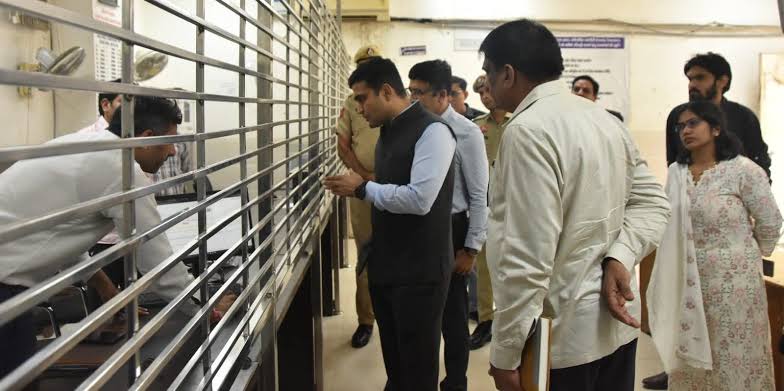 रजिस्ट्री से नामांतरण तक अब पूरी प्रक्रिया डिजिटल... अब रजिस्ट्री से लेकर नामांतरण तक की प्रक्रिया स्वतः पारदर्शी और त्वरित रूप से पूरी ...