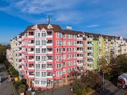 Alle wohnungen werden über einen balkon oder eine terrasse mit direktem bezug zum wasser verfügen. Rollstuhlgerechte Wohnung