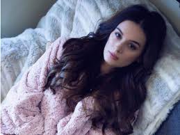 Evelyn sharma is an international model and. Saaho Actress Evelyn Sharma Sets The Cyberspace Ablaze With Her Latest Instagram Post Hindi Movie News Times Of India