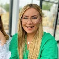 Leanne Rowley's Instagram, Twitter & Facebook