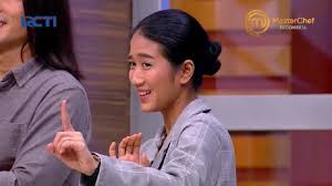 Chef renatta tidak memiliki youtube channel, tidak berolahraga bela diri, tidak ada keinginan membuka resto di jawa barat. Pesona Chef Renatta Moeloek Bergaya Urban Style Di Masterchef Indonesia Okezone Lifestyle