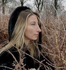 Danielle Martine (@danielle.flowerchild) • Instagram photos and videos