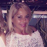 Chelsea Crossley's Instagram, Twitter & Facebook