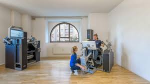 Bei uns bauen sie ihre muskeln an maschinen zielgerichtet, sicher und schonend auf. Kieser Training In Dresden Neustadt