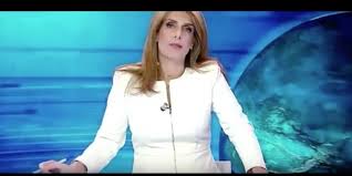 Tv pubblica canale 5 sui social network: Malore In Diretta Per La Conduttrice Del Tg5 La Giornalista Sostituita In Corsa