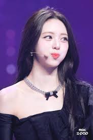 25.02.2006 Yuna z aespa Karina i Sullyoon z NMIXX