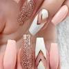 Las uñas de los pies decoradas con flores son una buena idea si quieres lucir unas uñas divertidas y bellas al mismo tiempo. 1