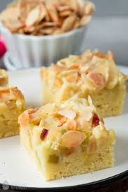 So Saftig Und Himmlisch Rhabarber Buttermilch Kuchen Saras Cupcakery Rezept In 2020 Buttermilchkuchen Buttermilch Rhabarber